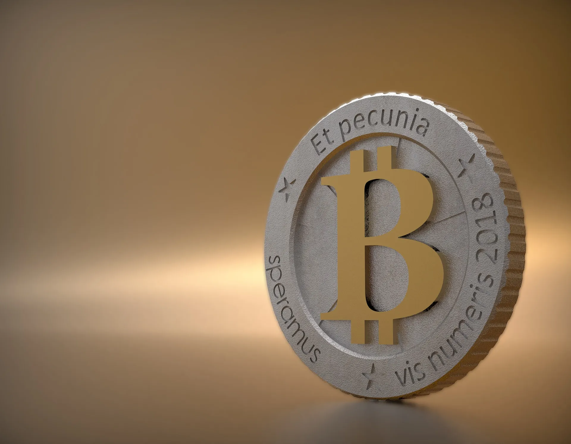 Monedhë Bitcoin e argjendtë nga afër