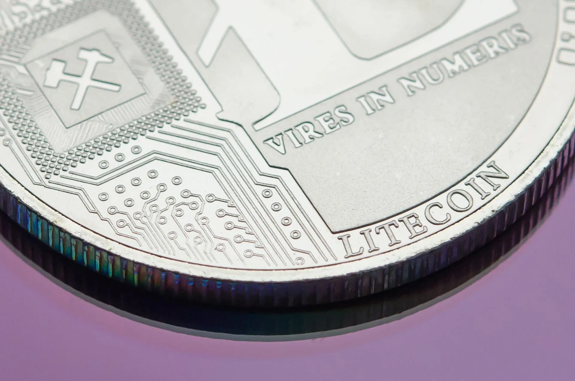 Monedhë Litecoin nga afër